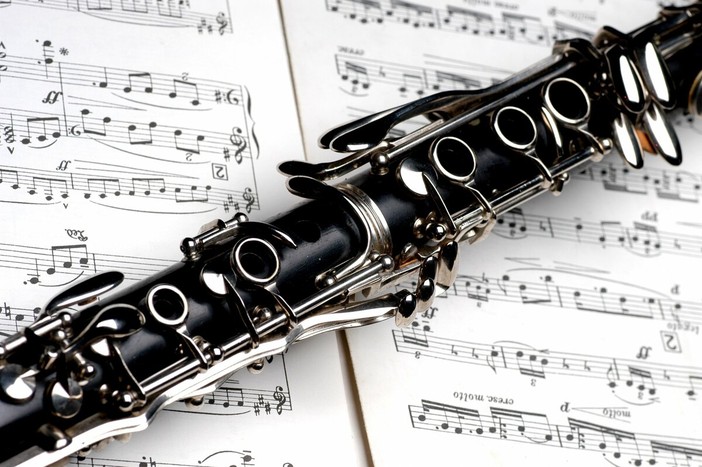 Cuffiette wireless, occhiali da sole, chiavi e anche un clarinetto tra gli oggetti smarriti a Biella Cuffiette wireless, occhiali da sole, chiavi e anche un clarinetto tra gli oggetti smarriti a Biella
