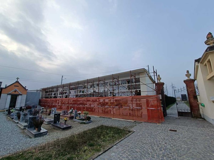 Borriana, cantieri al cimitero e in palestra Borriana, cantieri al cimitero e in palestra