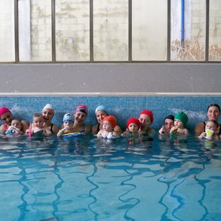 Ninnanuoto, bebè in acqua Ninnanuoto, bebè in acqua