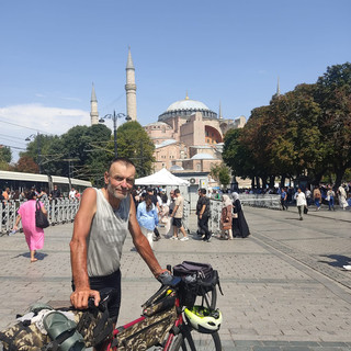 Biella-Istanbul in bici, obiettivo raggiunto: Maurizio Maffeo raggiunge la meta