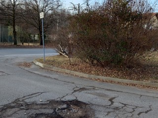 Vaglio di Biella: tornano le buche in Strada Cantone Ostocco, la segnalazione di un lettore