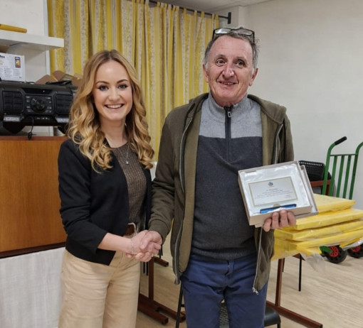 Camandona, il “grazie” della comunità: una targa alla storico cantoniere