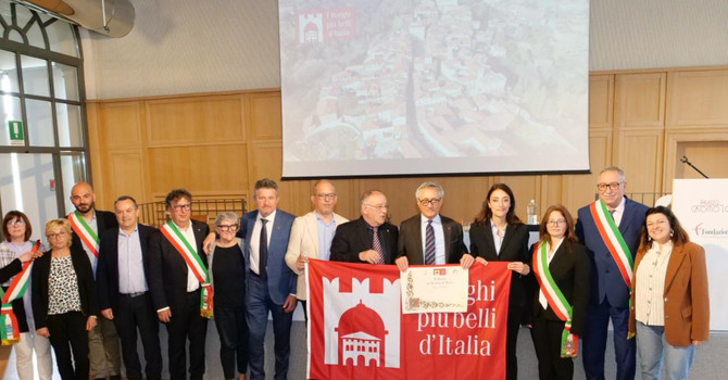Il Piazzo entra tra “I Borghi più belli d’Italia”, giornata storica per Biella (servizio di Davide Finatti per newsbiella.it) Il Piazzo entra tra “I Borghi più belli d’Italia”, giornata storica per Biella (servizio di Davide Finatti per newsbiella.it)