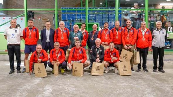 Nella foto di Dante Bonino la squadra del Crc Gaglianico Botalla Formaggi premiata al termine della semifinale