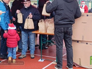 Babbo Natale Paracadutista a Biella: niente lancio dal cielo, ma regali ai bambini