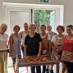 Cerrione, in pensione la storica bidella delle scuole: il grazie di insegnanti, alunni e Comune Cerrione, in pensione la storica bidella delle scuole: il grazie di insegnanti, alunni e Comune