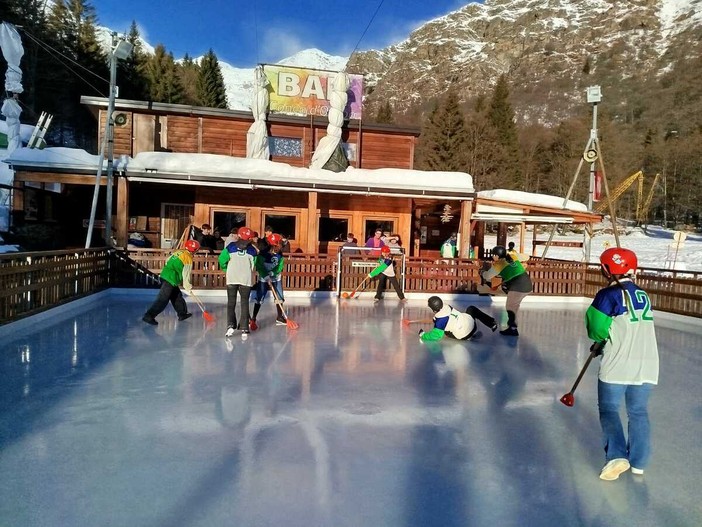 Biellese, quinta edizione dei Campionati studenteschi di Broomball: tutti i vincitori FOTO Biellese, quinta edizione dei Campionati studenteschi di Broomball: tutti i vincitori FOTO