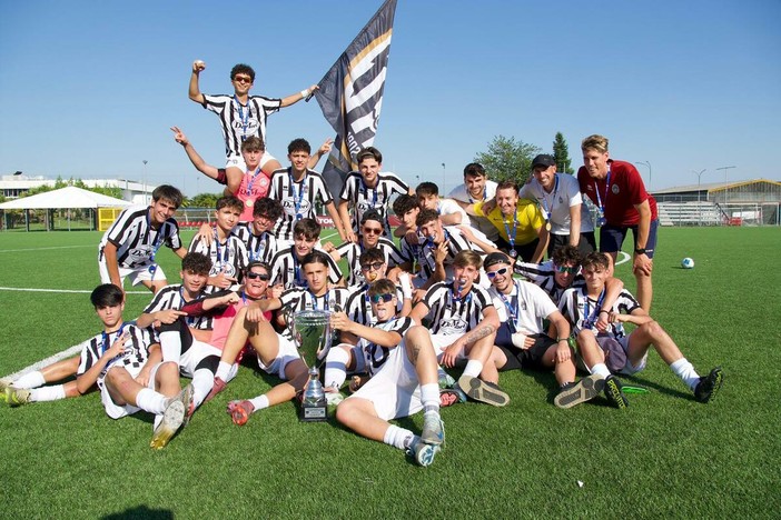 La Biellese Under 16 è campione regionale: decide Sasso nella finale con la CBS - Foto Biellese 1902 La Biellese Under 16 è campione regionale: decide Sasso nella finale con la CBS - Foto Biellese 1902