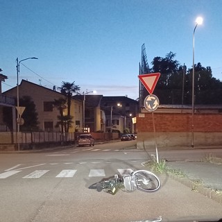 E-bike sharing, continuano gli abbandoni incivili: bici lasciata in mezzo alla strada E-bike sharing, continuano gli abbandoni incivili: bici lasciata in mezzo alla strada