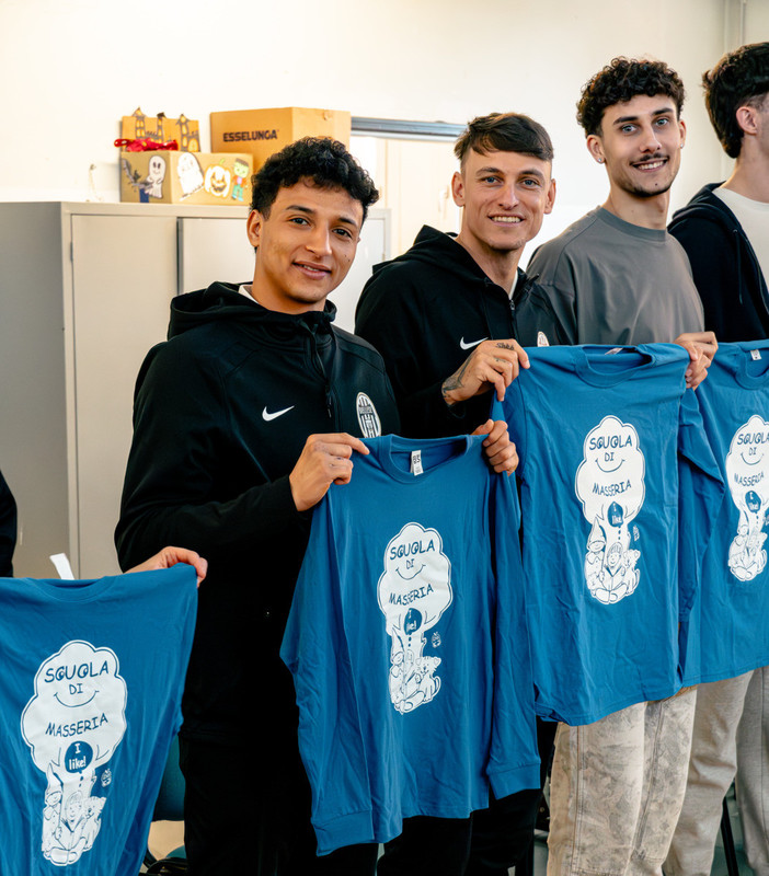 Calcio, i giocatori della Biellese incontrano gli alunni di Cossato (credit: Biellese 1902)