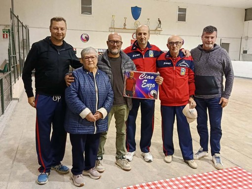 Bocce: sport, amicizia e solidarietà al 1° Memorial Enzo Stasia (foto dalla pagina Facebook di Comune di Valdilana) Bocce: sport, amicizia e solidarietà al 1° Memorial Enzo Stasia (foto dalla pagina Facebook di Comune di Valdilana)