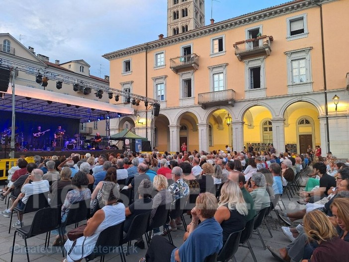 Biella celebra i 60 anni del Biella Jazz Club: in Piazza Duomo musica, immagini ed emozioni FOTO e VIDEO Nicola Rasolo per newsbiella.it