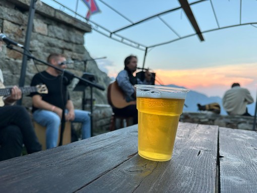 Bolle di Malto in quota con “I sentieri della birra biellese”, da Piedicavallo al Rifugio Lago della Vecchia, foto Rifugio Lago della Vecchia Bolle di Malto in quota con “I sentieri della birra biellese”, da Piedicavallo al Rifugio Lago della Vecchia, foto Rifugio Lago della Vecchia