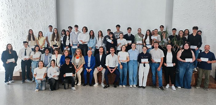 Biella, al Liceo Avogadro le Borse di Studio: premiati gli studenti Biella, al Liceo Avogadro le Borse di Studio: premiati gli studenti