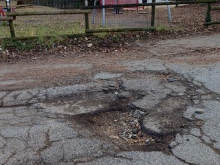 Vaglio di Biella: tornano le buche in Strada Cantone Ostocco, la segnalazione di un lettore