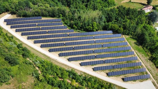 Banca di Asti, energia pulita e sostenibile: il sole illumina le filiali nel comune astigiano Banca di Asti, energia pulita e sostenibile: il sole illumina le filiali nel comune astigiano