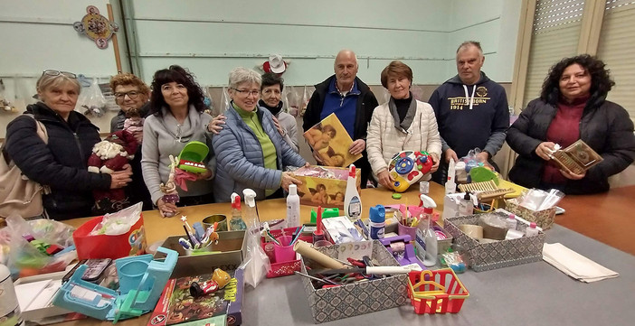Volontari della Banca del Giocattolo, sede di Valdilana (Valle Mosso) e di Biella (Vaglio Chiavazza). Volontari della Banca del Giocattolo, sede di Valdilana (Valle Mosso) e di Biella (Vaglio Chiavazza).
