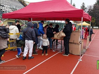Babbo Natale Paracadutista a Biella: niente lancio dal cielo, ma regali ai bambini