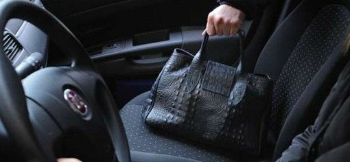 Furti con la “tecnica delle monetine” nei parcheggi dei supermercati: ecco come difendersi