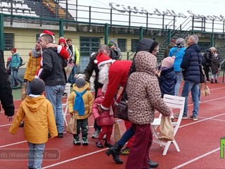 Babbo Natale Paracadutista a Biella: niente lancio dal cielo, ma regali ai bambini