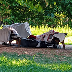 Biella, ripari improvvisati nel parco di via Carso