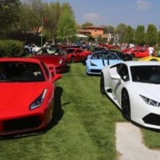 Cerrione: Cars and Coffee all'aeroporto tra supercar e auto storiche