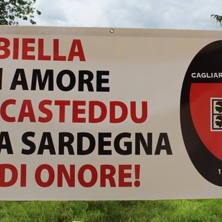 Calcio: I sardi di Biella festeggiano il Cagliari in Serie A
