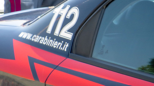 Fermato dai carabinieri dopo aver rubato due maglioni