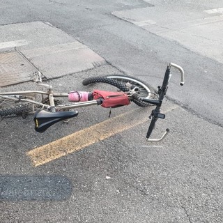 Incidente a Biella, ciclista ferito alla rotonda di via Bertodano, foto archivio