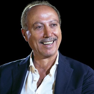 Premio “Biella letteratura e industria” Carmine Abate vince la XXIV edizione per “Un paese felice” Premio “Biella letteratura e industria” Carmine Abate vince la XXIV edizione per “Un paese felice”