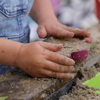 Figli ed educazione, a Vigliano si parla di “strategie per i genitori” (foto di repertorio)