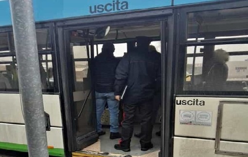 Vigliano, uomo non vuole scendere dall'autobus, intervengono i Carabinieri, foto archivio