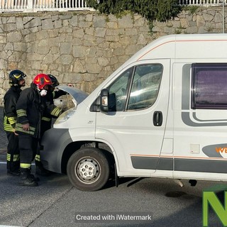 Fumo dal motore di un camper a Biella Cossila FOTO Giuliana Mosca per newsbiella.it