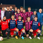 Nell’immagine, atleti e dirigenti di Su Nuraghe-Pizza Flash e F.C. Galileo prima del fischio d’inizio Nell’immagine, atleti e dirigenti di Su Nuraghe-Pizza Flash e F.C. Galileo prima del fischio d’inizio