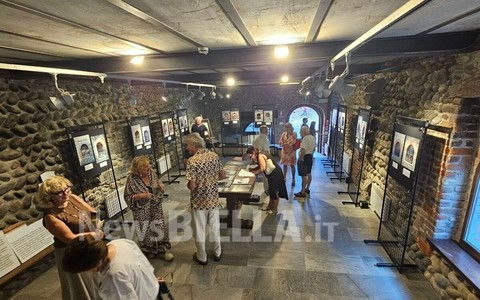 Al Ricetto inaugurata “Di porta in porta. Le porte del ricetto di Candelo raccontano il tempo” FOTO e VIDEO Angela Lobefaro per newsbiella.it