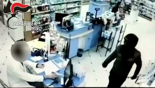 Dal Nord Ovest - Sette colpi in due mesi: arrestato il rapinatore che era diventato il terrore delle farmacie Dal Nord Ovest - Sette colpi in due mesi: arrestato il rapinatore che era diventato il terrore delle farmacie