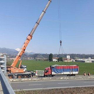 Superstrada riaperta dopo l’incidente, recuperato il mezzo pesante (servizio di Mauro Benedetti per newsbiella.it)
