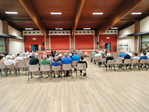 Interesse a Cavaglià per l'incontro sulla nuova raccolta differenziata (foto di Roberto Canova) Interesse a Cavaglià per l'incontro sulla nuova raccolta differenziata (foto di Roberto Canova)
