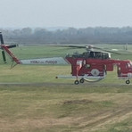 L'Erickson S-64F torna a solcare i cieli del Biellese, è all'aeroporto di Cerrione (foto dalla pagina Facebook di Aeroporto Pietro Venanzi Biella)