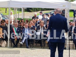Ai Giardini Zumaglini un monumento per ricordare Francesco Cusano. Olivero: "Un'opera capace di parlare a tutti" FOTO e VIDEO Mattia Baù per newsbiella.it