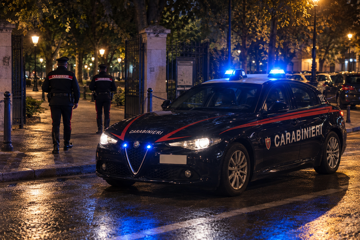 Biella, rissa a suon di bottigliate: è l'ennesimo episodio ai giardini di via Friuli - Immagine generata con IA Biella, rissa a suon di bottigliate: è l'ennesimo episodio ai giardini di via Friuli - Immagine generata con IA