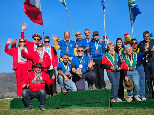 L’Italia è campione del mondo a squadre nel Gold Panning, presenti anche biellesi in Nuova Zelanda (foto dal sito web di Associazione Biellese Cercatori d'Oro) L’Italia è campione del mondo a squadre nel Gold Panning, presenti anche biellesi in Nuova Zelanda (foto dal sito web di Associazione Biellese Cercatori d'Oro)