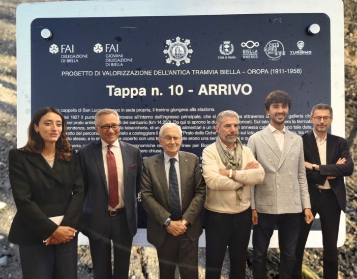 Tranvia Biella–Oropa, inaugurata la segnaletica: 11 paline raccontano lo storico percorso FOTO