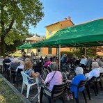 Festa in giardino alla casa di riposo Frassati di Pollone Festa in giardino alla casa di riposo Frassati di Pollone