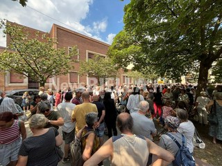 "Giù le mani dai ciliegi": a Biella cittadini in piazza contro il progetto agli Zumaglini FOTO e VIDEO Massimo Giacobbe per newsbiella.it