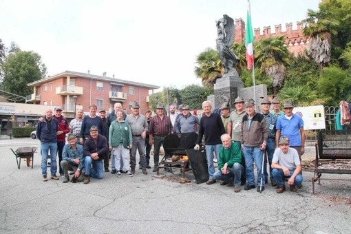 La solidarietà scalda l’autunno di Cavaglià, grande partecipazione alla castagnata degli Alpini (foto di Roberto Canova) La solidarietà scalda l’autunno di Cavaglià, grande partecipazione alla castagnata degli Alpini (foto di Roberto Canova)