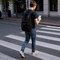 Occhio allo smartphone sulle strisce: il nuovo Codice della Strada potrebbe costare 75 euro ai pedoni (foto di repertorio)