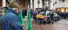 Il cappello alpino, i labari in piazza, una comunità in lutto: l’ultimo addio di Cossato ad Alessandro Piccolo