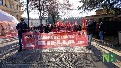 Biella, CGIL in corteo contro il "bilancio ingiusto" FOTO e VIDEO Mattia Baù per newsbiella.it Biella, CGIL in corteo contro il "bilancio ingiusto" FOTO e VIDEO Mattia Baù per newsbiella.it