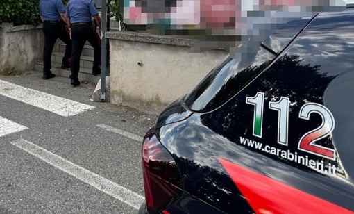 Controlli dei Carabinieri nei giardini di via Friuli Controlli dei Carabinieri nei giardini di via Friuli